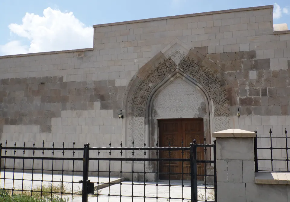 Harmandöven (Ejder) Kervansarayı
