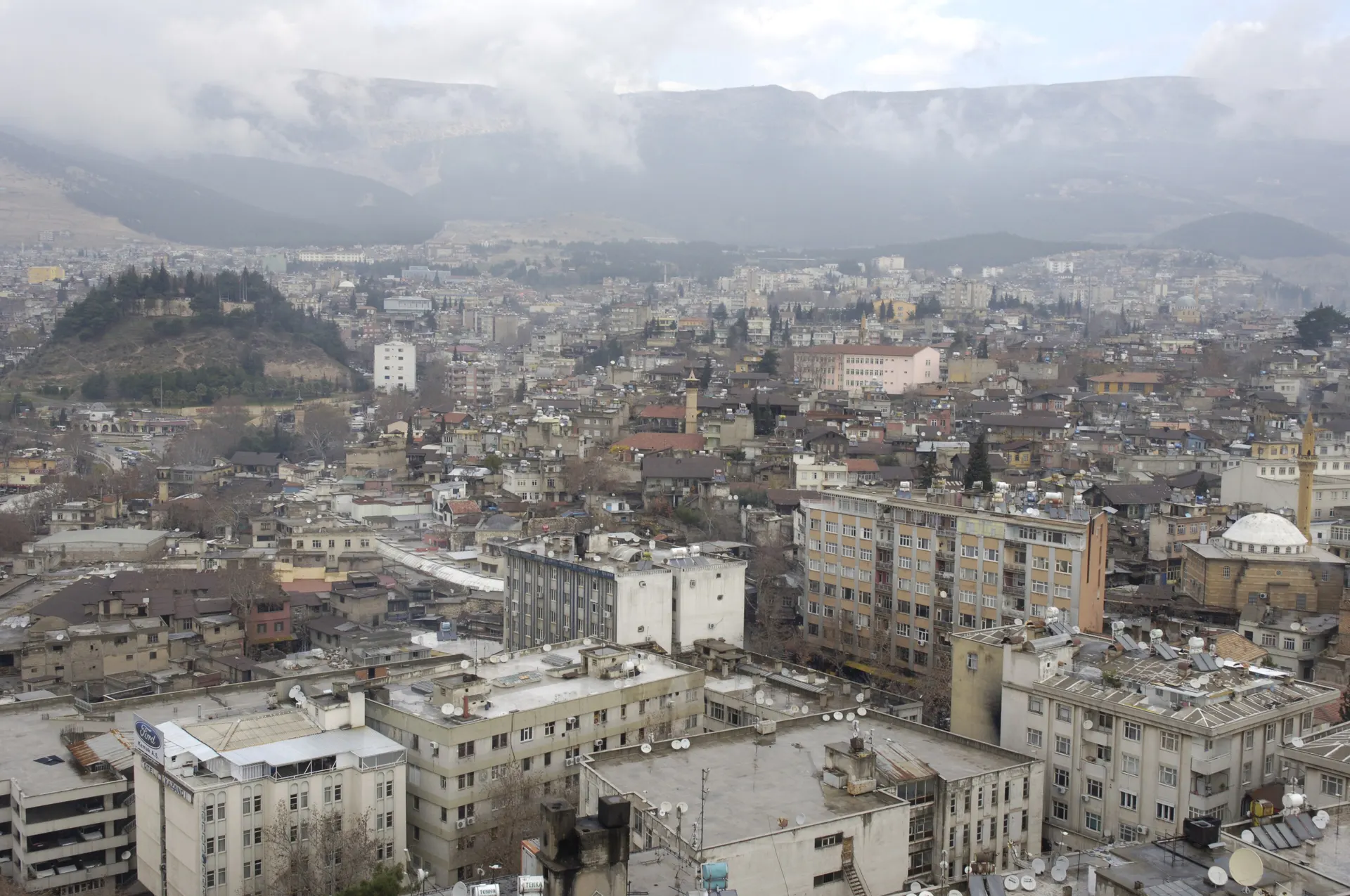 Kale tepesi ve şehir merkezi, Kahramanmaraş Kalesi