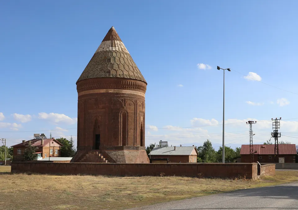 Ahlat Kümbetleri