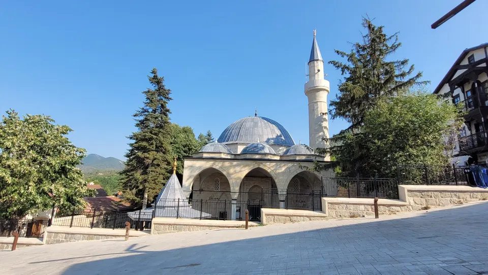 Yunus Paşa Camii ve meydan, Yunus Paşa Camii