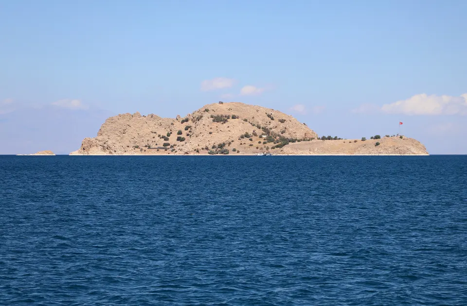 Akdamar Adası, gölden görünüm, Akdamar Adası ve Akdamar Kilisesi