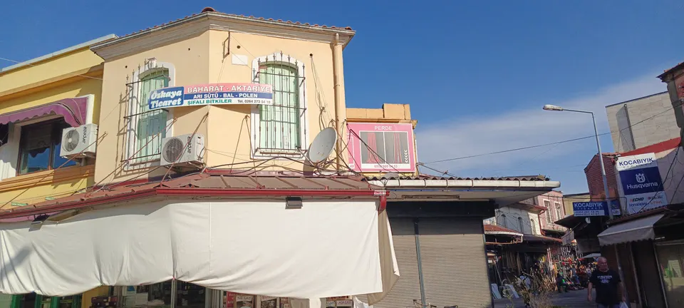 Uzunçarşı'da restore edilmiş bina, Tarihi Uzunçarşı