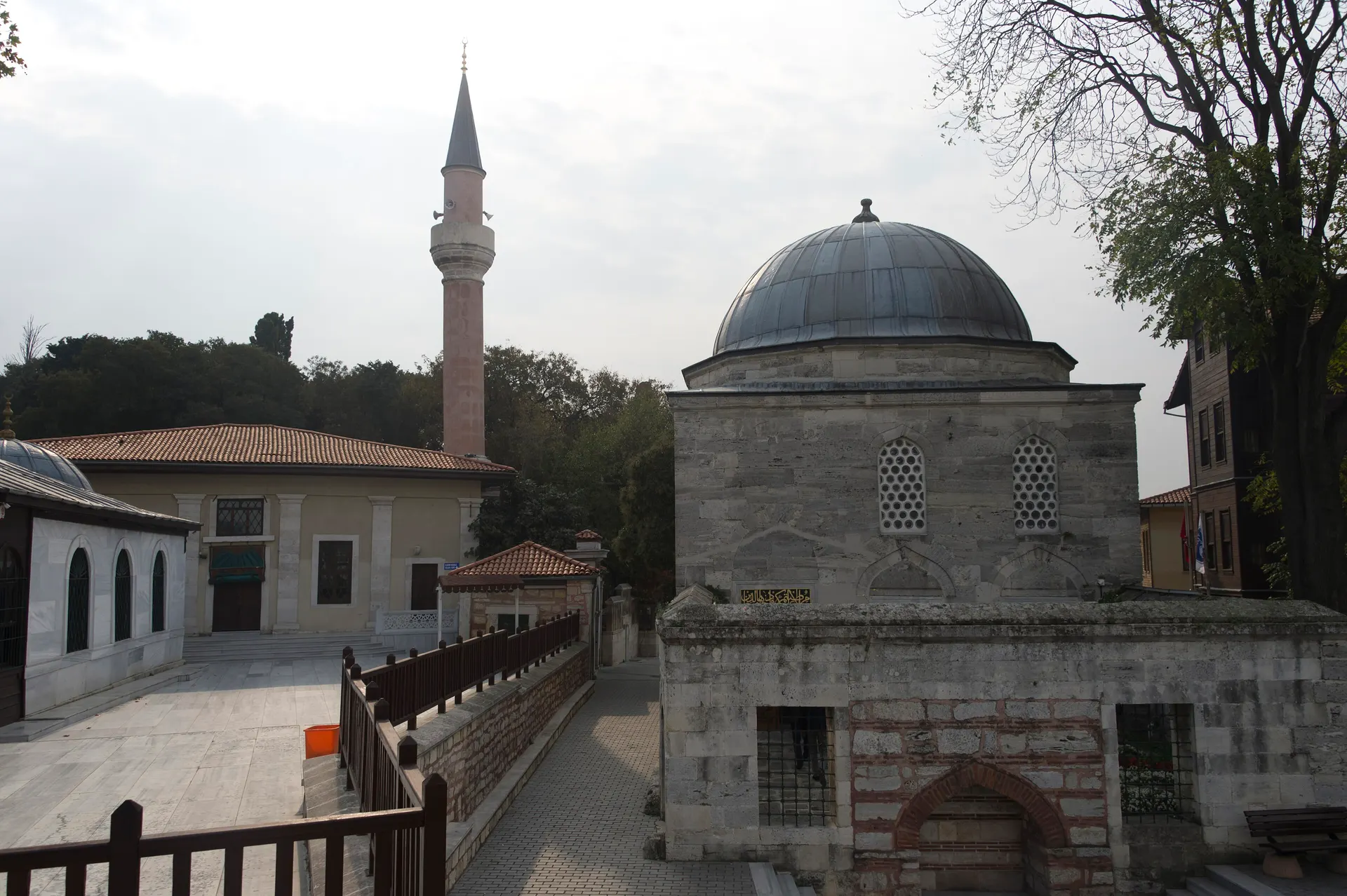 Merkez Efendi Camii ve Türbesi, Merkez Efendi Camii ve Türbesi