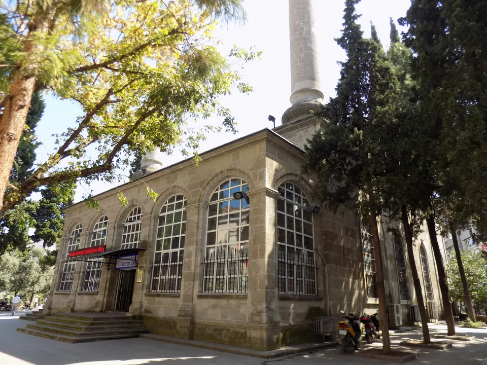 Büyük Cami, Saathane Meydanı ve Büyük Cami
